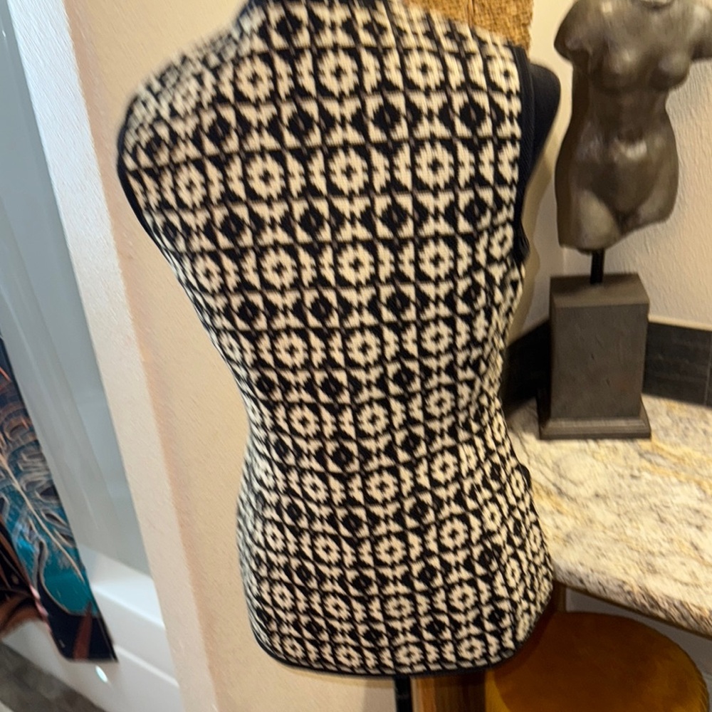 Black And White Geometric Pattern Vest - image 5